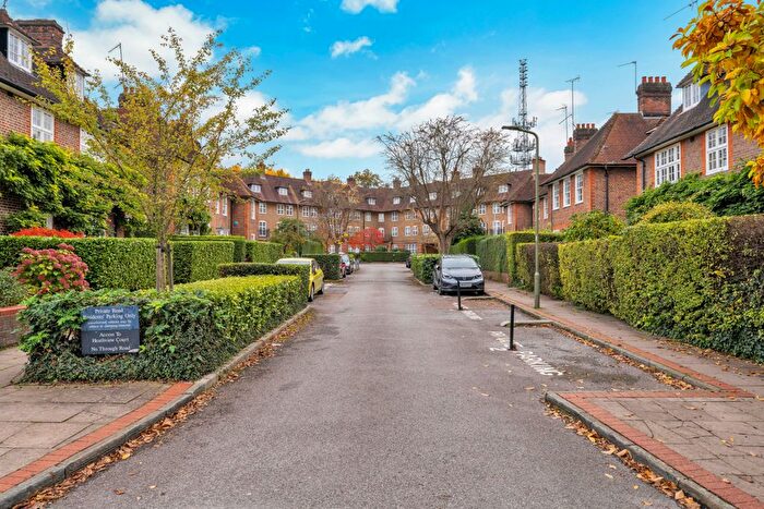 3 Bedroom Flat For Sale In Corringway, London, NW11