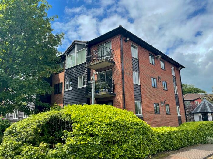 2 Bedroom Flat To Rent In Stamford House, Haywards Heath, RH16