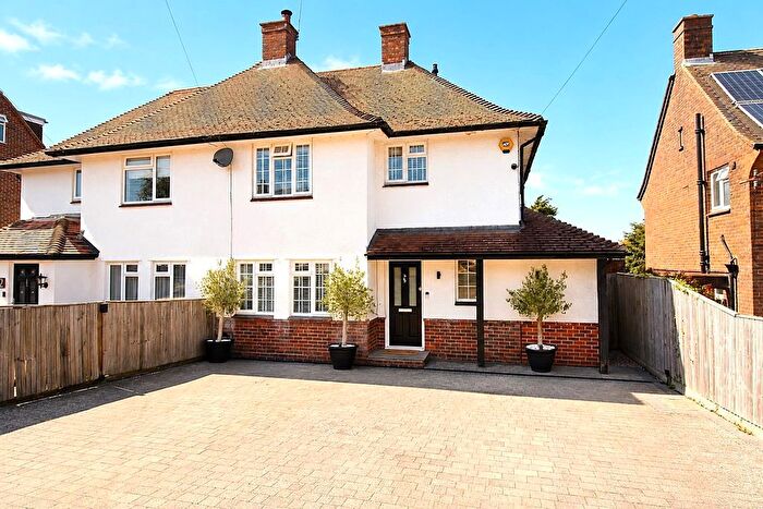 3 Bedroom Semi-Detached House For Sale In Parsonsfield Road, Banstead, SM7