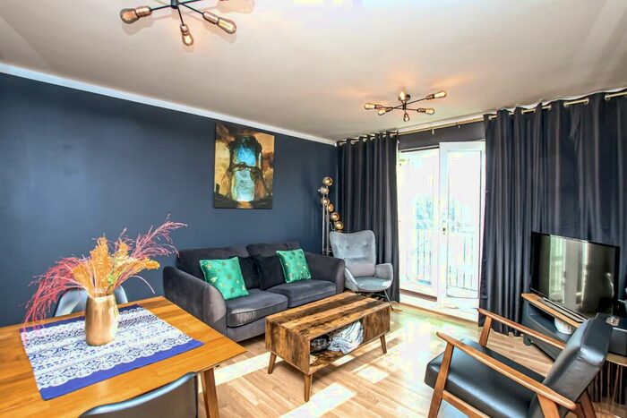 2 Bedroom Flat To Rent In Denham Road, Whetstone, N20