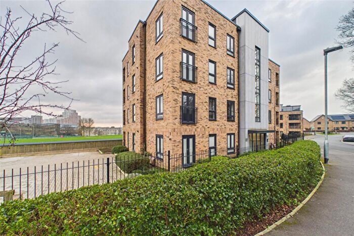 2 Bedroom Apartment For Sale In Hurley Drive, Bracknell, Berkshire, RG12