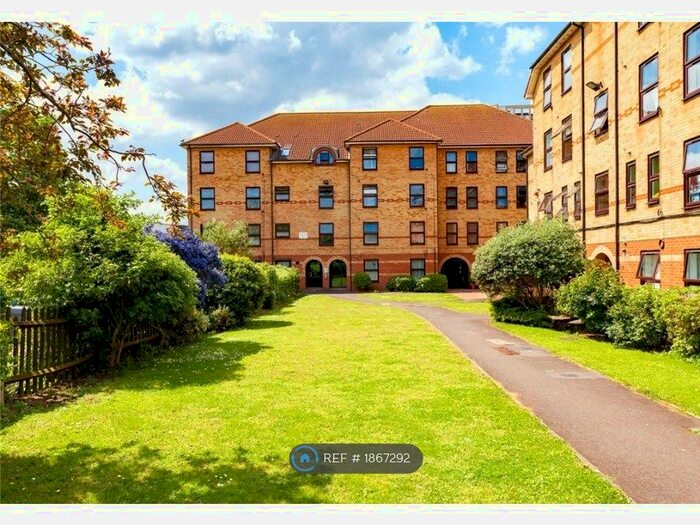 1 Bedroom Flat To Rent In Latchingdon Court, London, E17