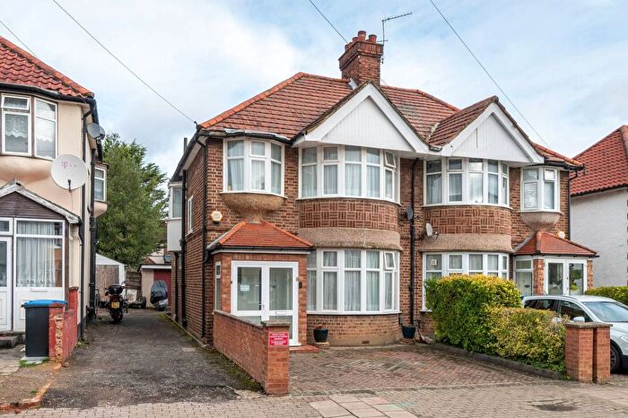 4 Bedroom Detached House For Sale In Chestnut Grove, Sudbury, Wembley, HA0