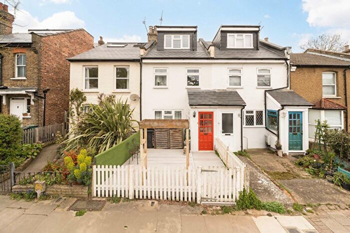 3 Bedroom Terraced House To Rent In Finchley Park, North Finchley, N12