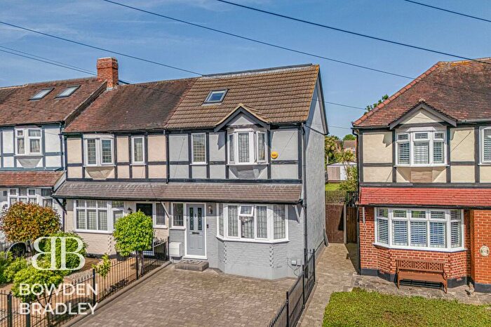 3 Bedroom End Of Terrace House For Sale In Bellevue Road, Collier Row, RM5