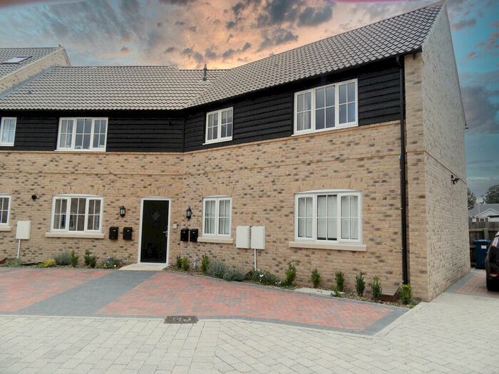 2 Bedroom Apartment To Rent In Weir Cottage Close, Eaton Ford, PE19