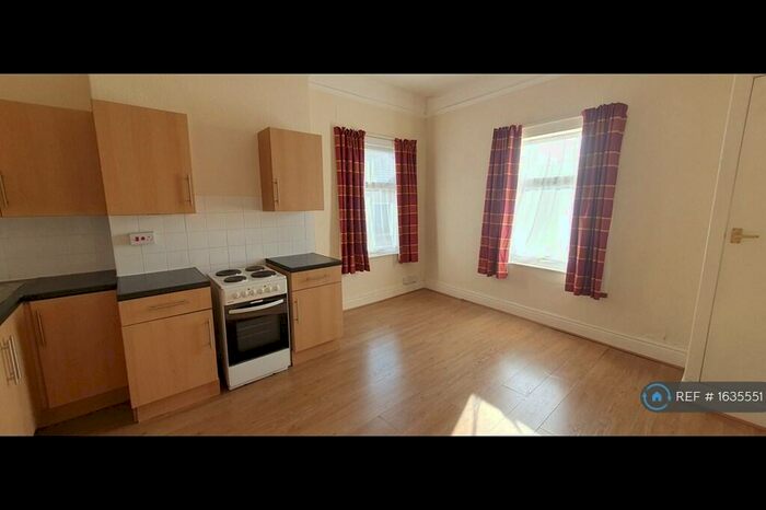 3 Bedroom Flat To Rent In Moor Street, Mansfield, NG18