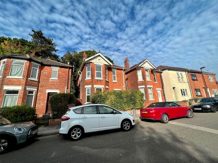 3 Bedroom Detached House To Rent In Osborne Road South, Southampton, Hampshire, SO17