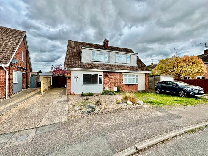 3 Bedroom Semi Detached House For Sale In Fairoaks Drive, Raunds, Wellingborough, NN9