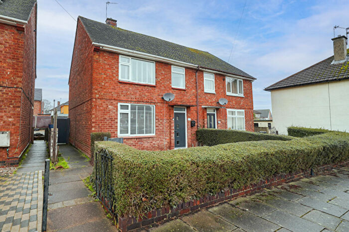 3 Bedroom Semi Detached House For Sale In Chadwell Road, Leicester, Leicestershire, LE3
