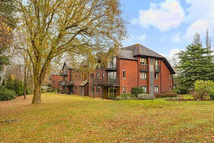 2 Bedroom Apartment To Rent In Addlestone, KT15