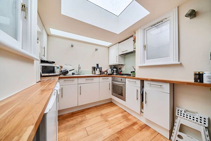 2 Bedroom Terraced House To Rent In Wandsworth Bridge Road, Fulham, London, SW6