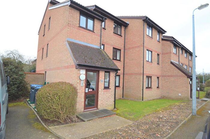 1 Bedroom Flat For Sale In Sandon Close, Rochford, Essex, SS4