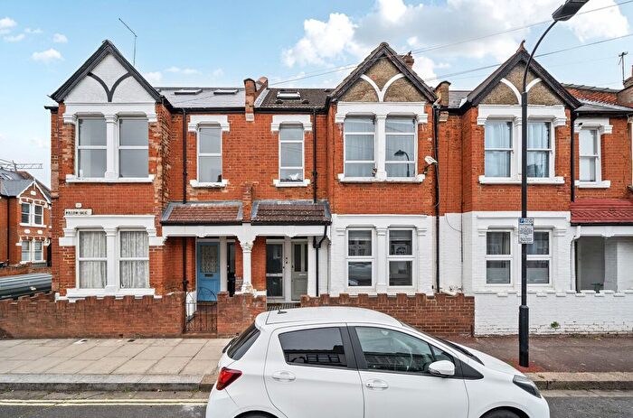 1 Bedroom Maisonette For Sale In Willow Vale, London, W12