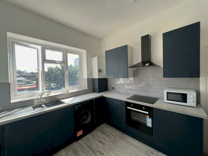 2 Bedroom Flat To Rent In Sandringham Road, London, E8