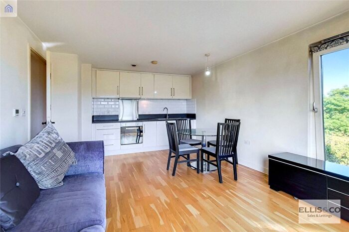 1 Bedroom Flat For Sale In Sudbury Heights Avenue, Greenford, UB6