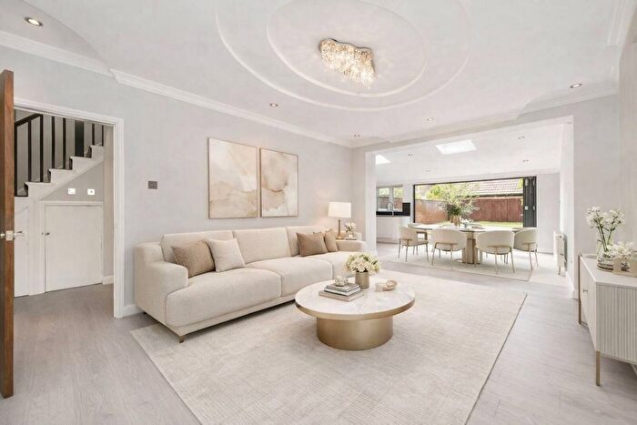 4 Bedroom Property For Sale In Vyner Road, Acton, London, W3