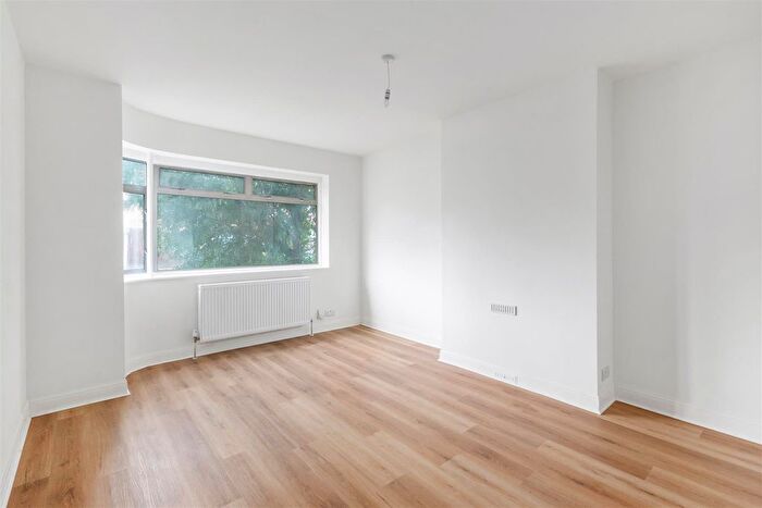 2 Bedroom Maisonette For Sale In Braeside Avenue, Wimbledon, SW19