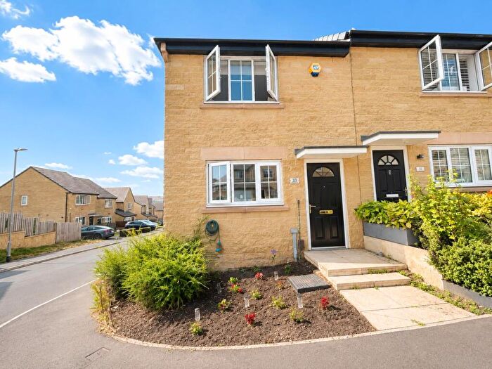 2 Bedroom Semi-Detached House For Sale In Meadowlands, Bradford, BD15