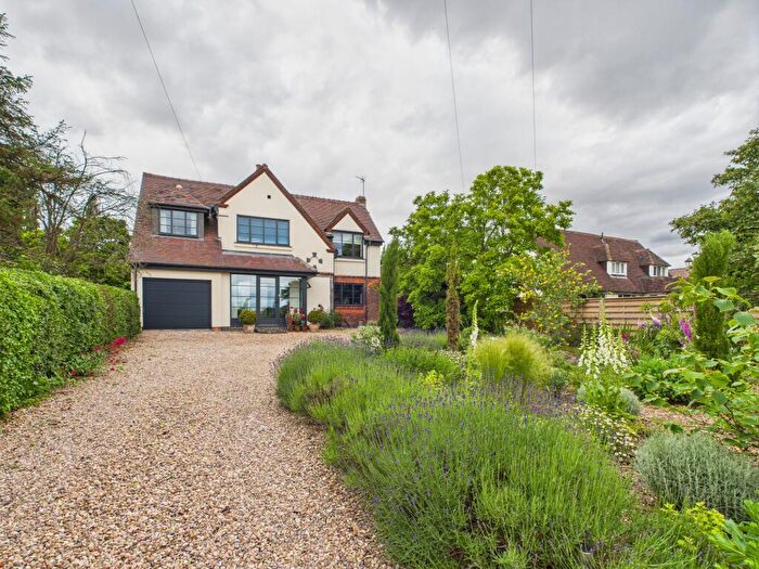 4 Bedroom Detached House For Sale In Castle Way, Willington, DE65