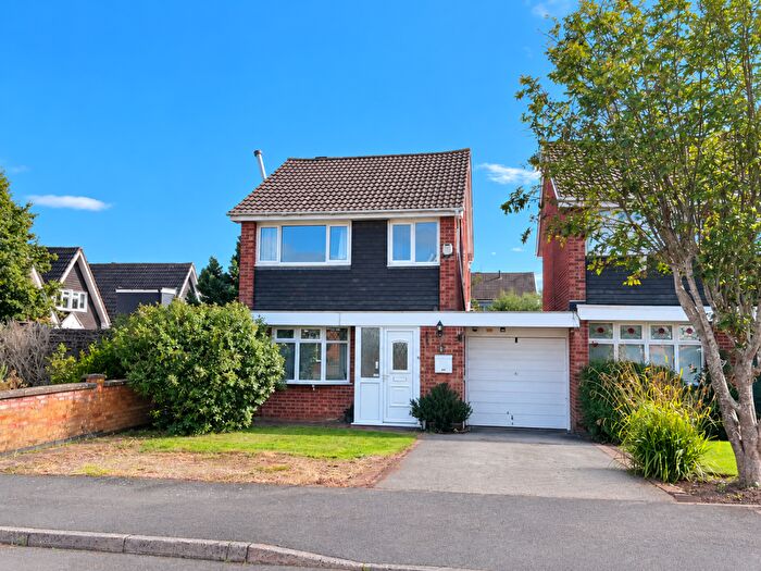 3 Bedroom Link Detached House For Sale In Field Close, Hinckley, LE10