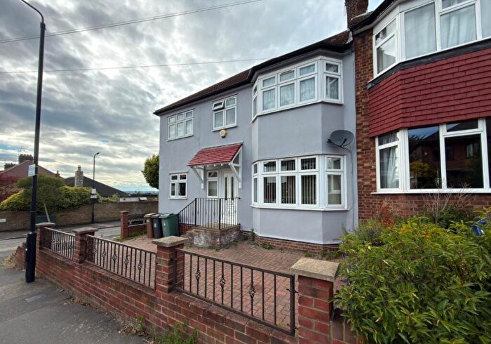 4 Bedroom End Of Terrace House For Sale In Belle Vue Road, Walthamstow, London, E17