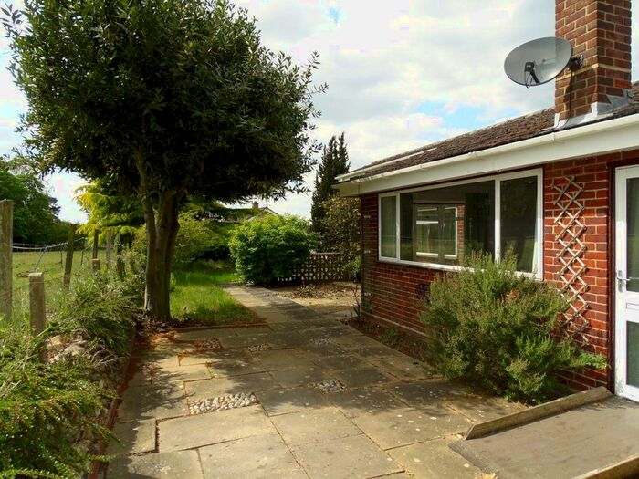 3 Bedroom Bungalow To Rent In Bancroft Close, Stoke Holy Cross, Norwich, NR14