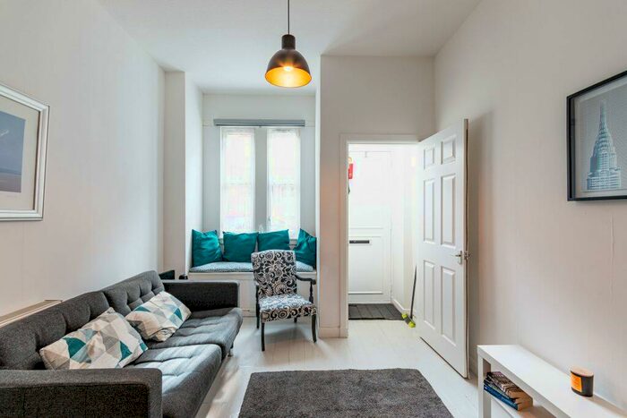 2 Bedroom Flat To Rent In L &#; Watson Crescent, Edinburgh, EH11