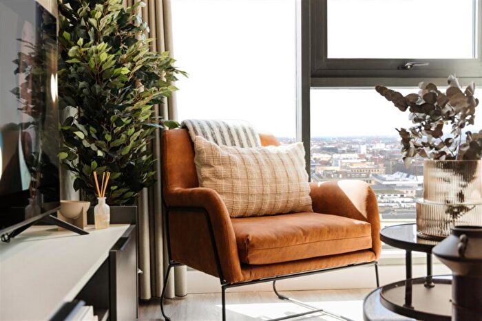 2 Bedroom Apartment To Rent In Holland Street, Glasgow, G2