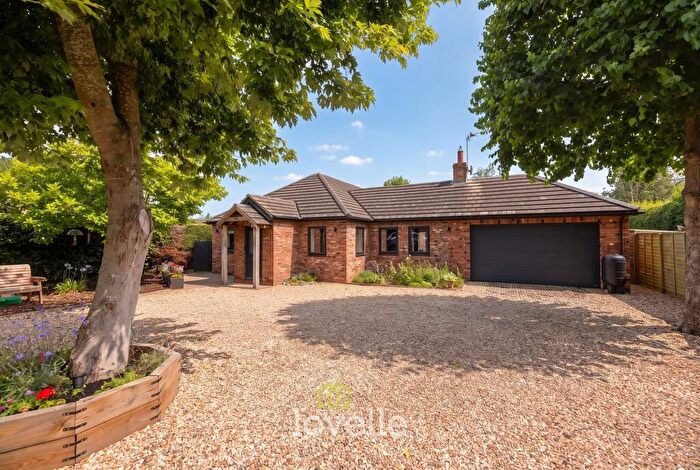 3 Bedroom Detached Bungalow For Sale In Templemans Lane, North Thoresby, DN36