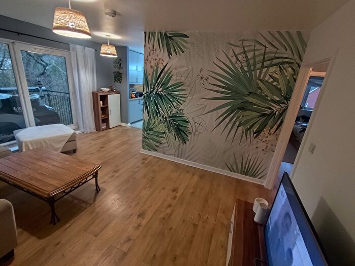 2 Bedroom Flat For Sale In Seacole Gardens, Southampton, SO16