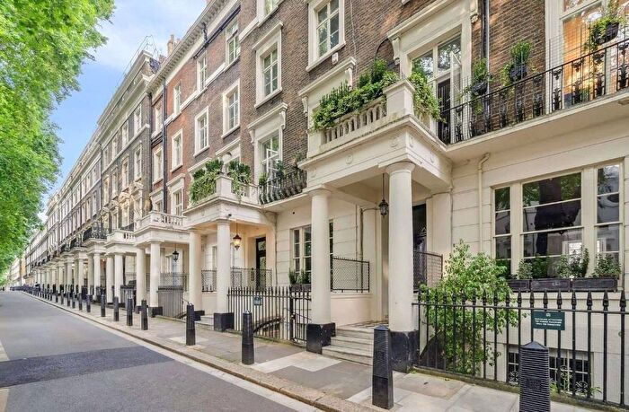 2 Bedroom Flat To Rent In Sussex Gardens, Paddington, London, W2