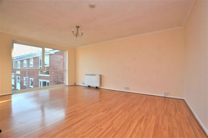 2 Bedroom Apartment To Rent In Trafalgar Court, Braintree, CM7