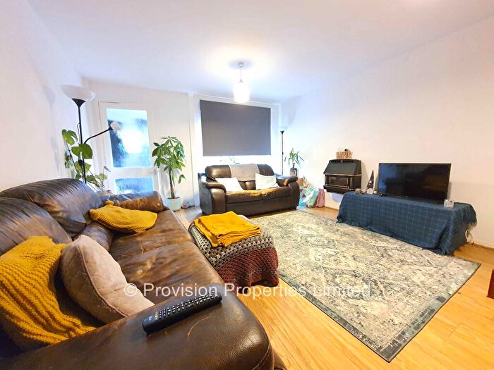 2 Bedroom Semi-Detached House To Rent In Well Close Rise, City Centre, Leeds, LS2