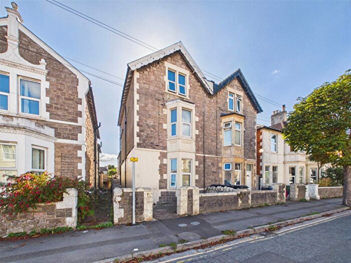 1 Bedroom Apartment For Sale In Clevedon Road, Weston-super-Mare, North Somerset, BS23