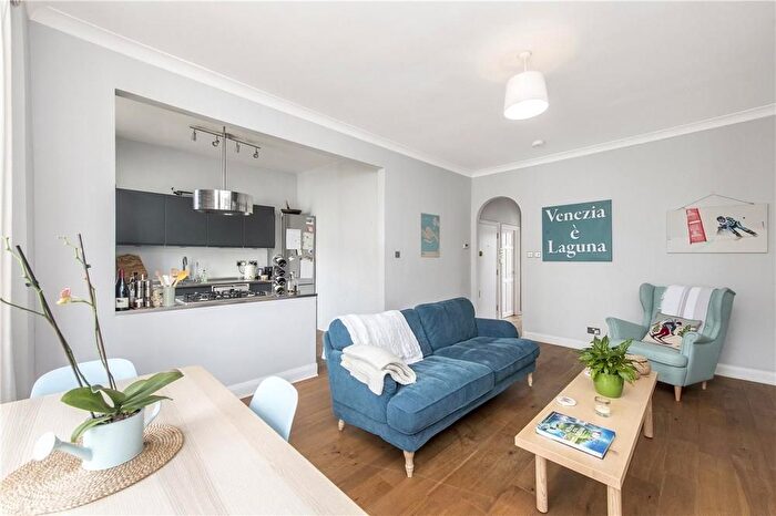 2 Bedroom Flat To Rent In Portland Place, Marylebone, London, W1B