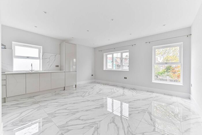 3 Bedroom Flat To Rent In Elm Road, Sutton, Wallington, SM6