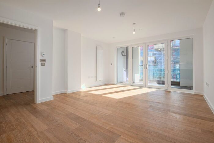 1 Bedroom Flat To Rent In Station Avenue, Walton-On-Thames, KT12