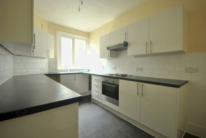 3 Bedroom Flat To Rent In Chinbrook Road Grove Park, SE12