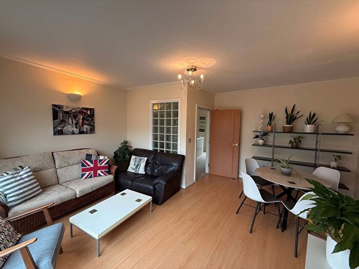 3 Bedroom Property To Rent In Chandlery Way Taliesin Court, Cardiff, CF10