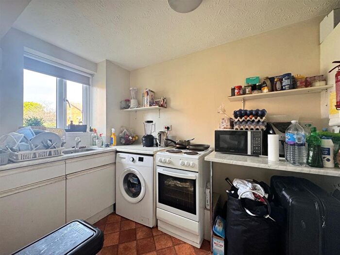 1 Bedroom Flat For Sale In Honey Close, Dagenham, RM10