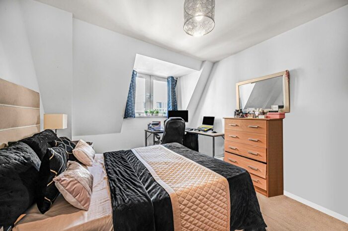 1 Bedroom Flat For Sale In Pepys Street, Tower, EC3N