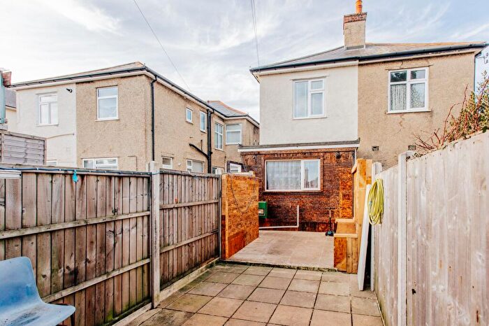 2 Bedroom Flat For Sale In Christchurch Road, Bournemouth, BH7