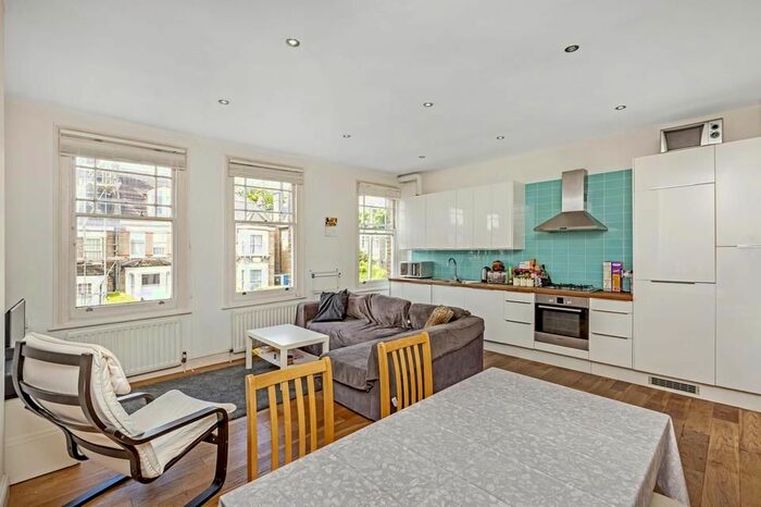 2 Bedroom Flat To Rent In Bournevale Road, London, SW16