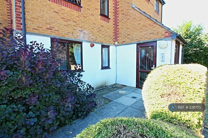 2 Bedroom Flat To Rent In Alan Hocken Way, London, E15