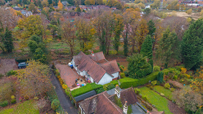 3 Bedroom Detached Bungalow For Sale In Highfield Drive, Winshill, DE15