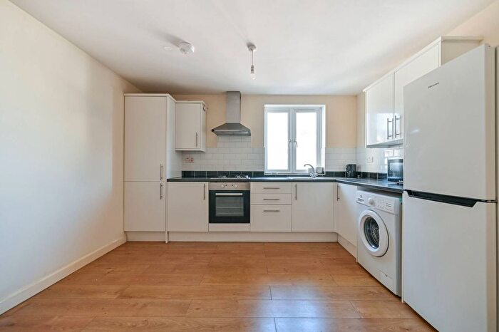 2 Bedroom Property To Rent In Woking, Surrey, Woking, GU21