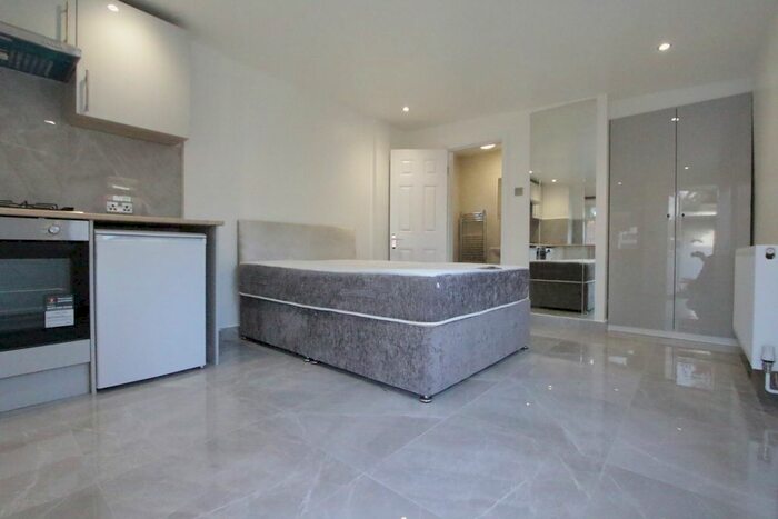 Studio To Rent In Cairnfield Avenue, Neasden NW2
