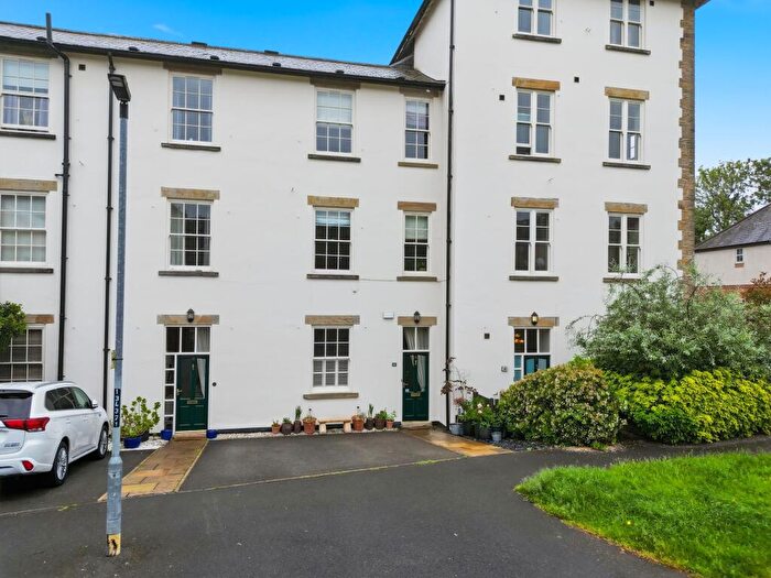 3 Bedroom Town House For Sale In Woodmere Drive, Old Whittington, S41