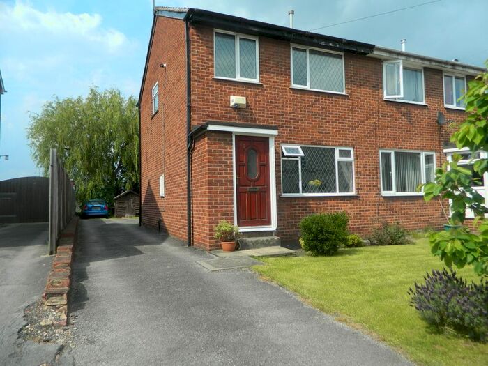 3 Bedroom Town House To Rent In Silver Street, Newton Hill, WF1